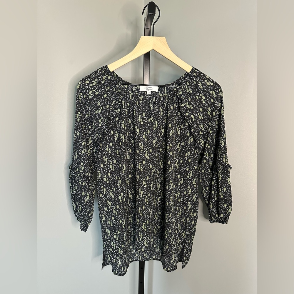 Beacon‎ Apparel Green & Black Floral Print Blouse Size M NWOT